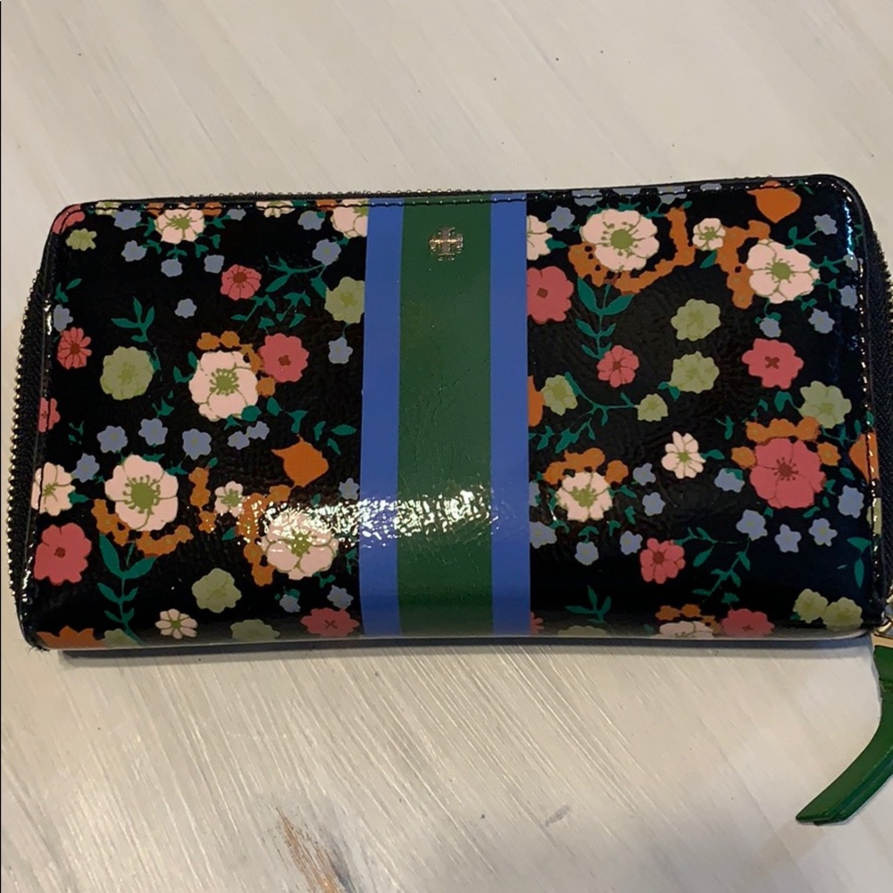 Tory Burch Vilette Continental Full Zip Wallet